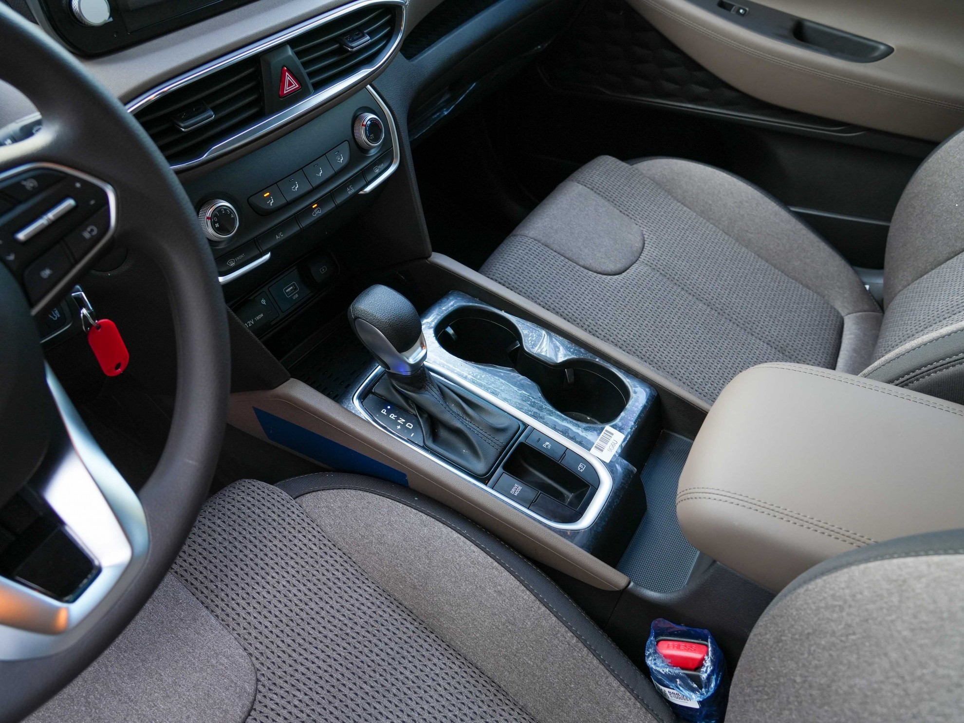 https://www.quickdrive.ae/uploads/2023/02/01/Hyundai Santa Fe 2023 (9).jpg